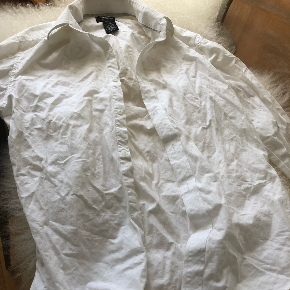 In VGC 8/10 men’s Distinction casual long sleeve all white button down size M!